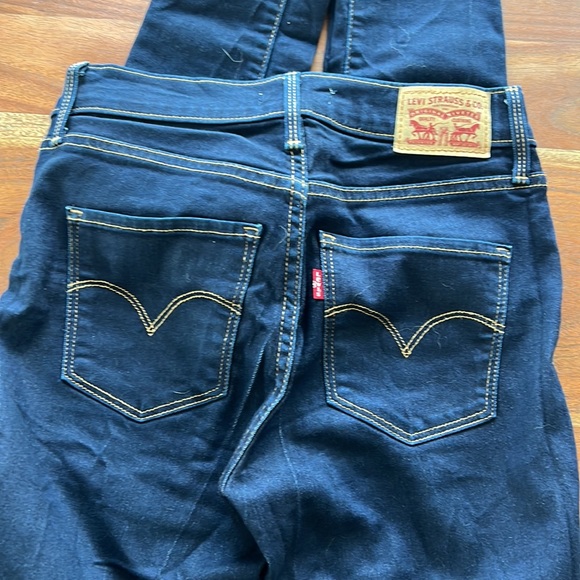 Levi’s Shaping Skinny Dark Wash Jeans - Picture 4 of 6